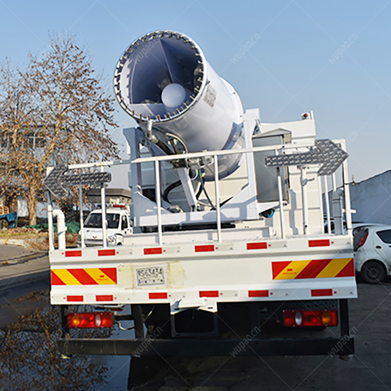 霧炮車與傳統(tǒng)除塵灑水車的區(qū)別